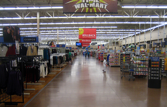 "I Don't Work Here, Lady": 30 Satisfying Stories Of Customers Reacting To Being Mistaken For Employees, Shared In This Online Group