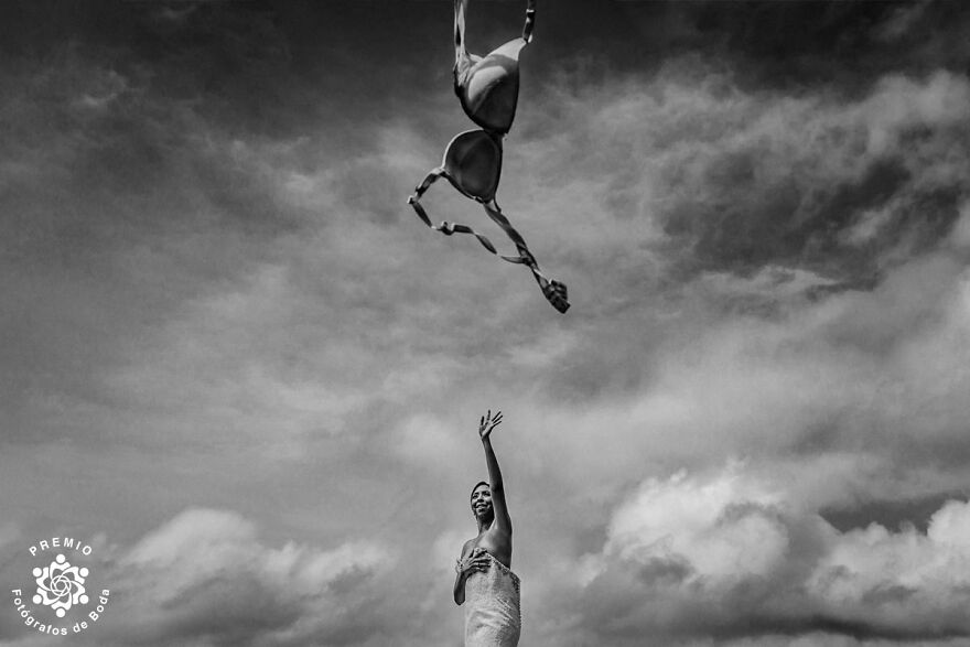 Minimalistic Bride Picture By Leonel Longa