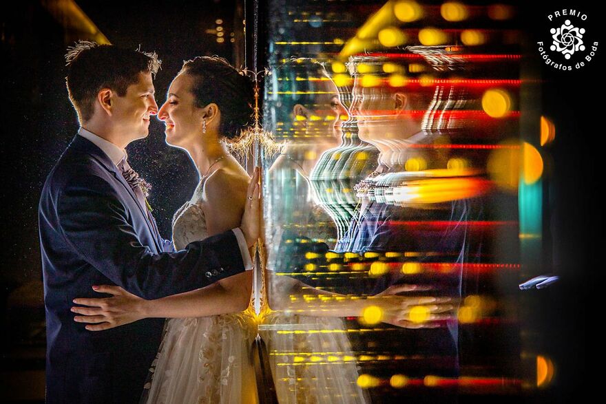 Superb Light Effects In This Couple Portrait By Tamara Hevia