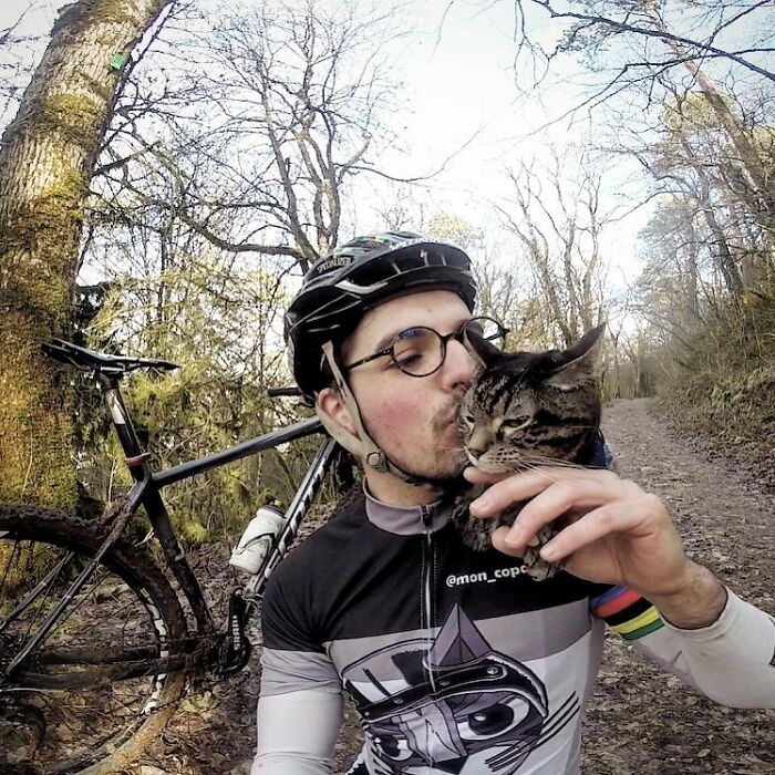 Meet Cathode, The Cat That Has Incredible Adventures With Its Owner