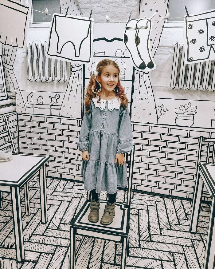 This Unusual Cafe In Russia Looks Like A Comic Book (25 Pics)