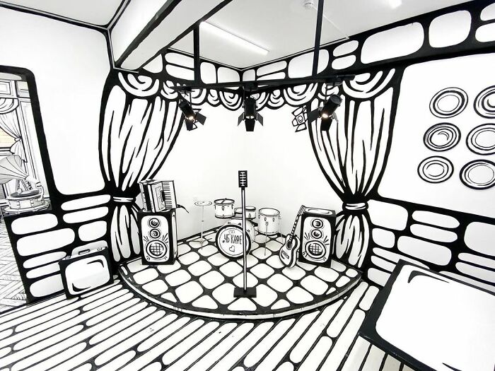 This Unusual Cafe In Russia Looks Like A Comic Book (25 Pics)