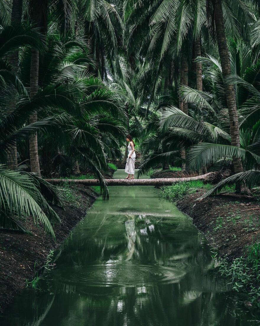 The Photographer Takes Pictures Of Everyday Asia That Our Eyes Would Hardly See