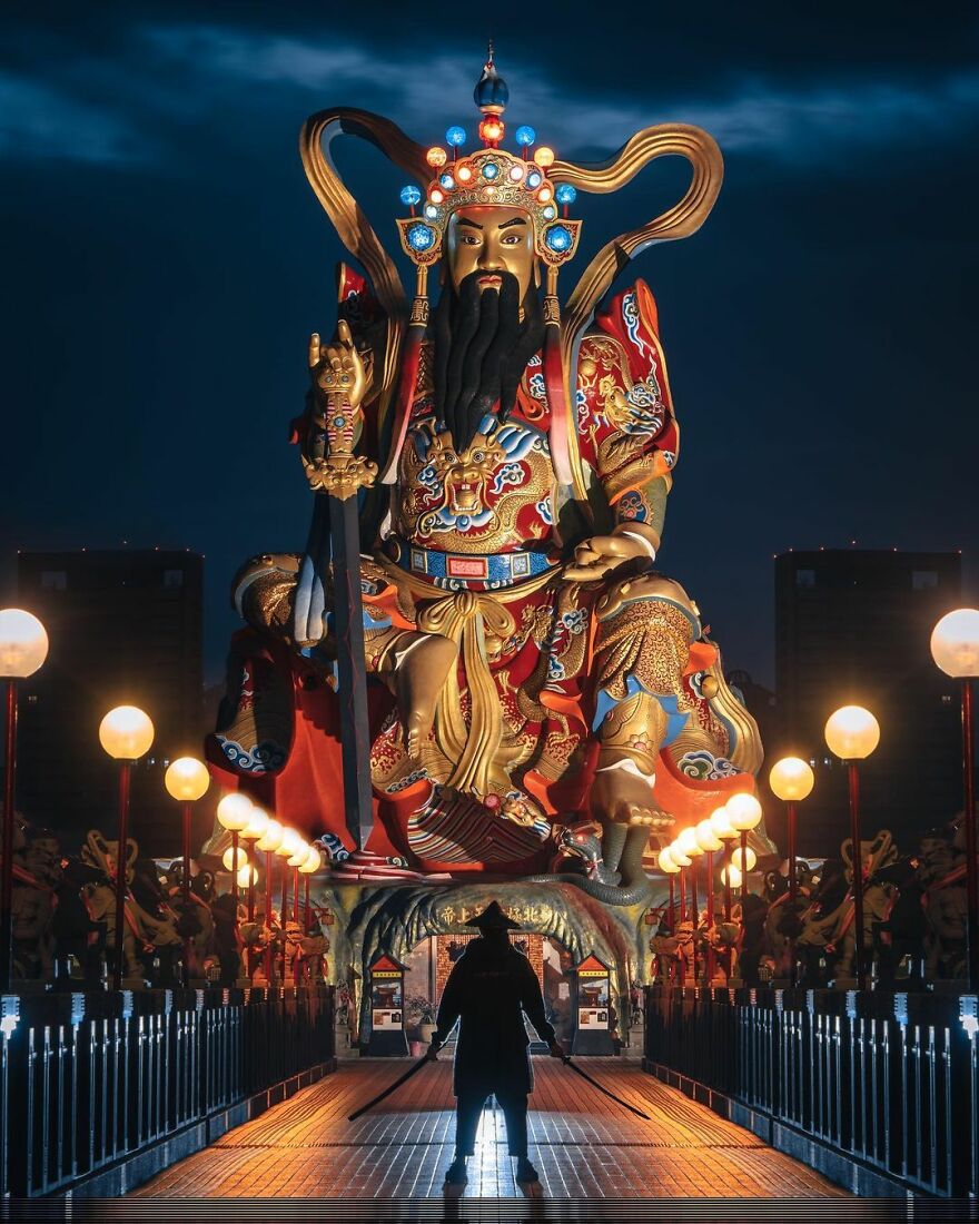 The Photographer Takes Pictures Of Everyday Asia That Our Eyes Would Hardly See