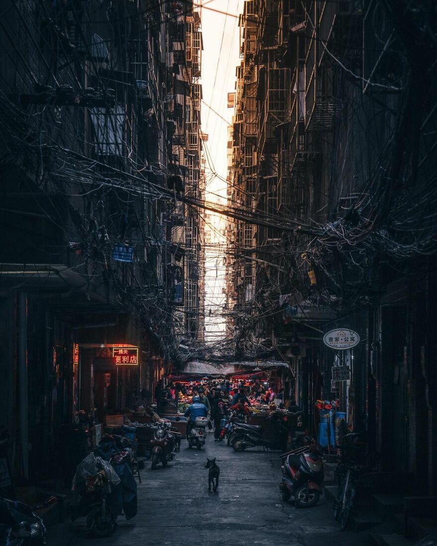 The Photographer Takes Pictures Of Everyday Asia That Our Eyes Would Hardly See