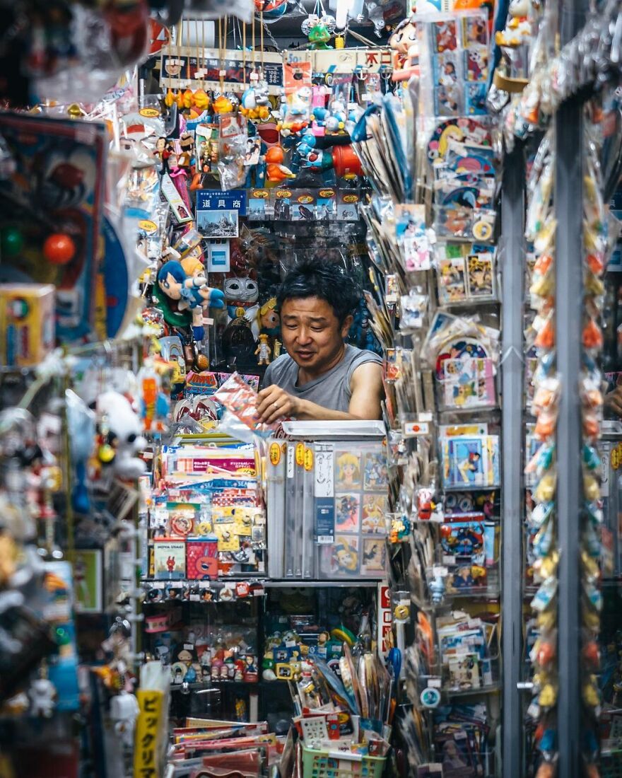 The Photographer Takes Pictures Of Everyday Asia That Our Eyes Would Hardly See