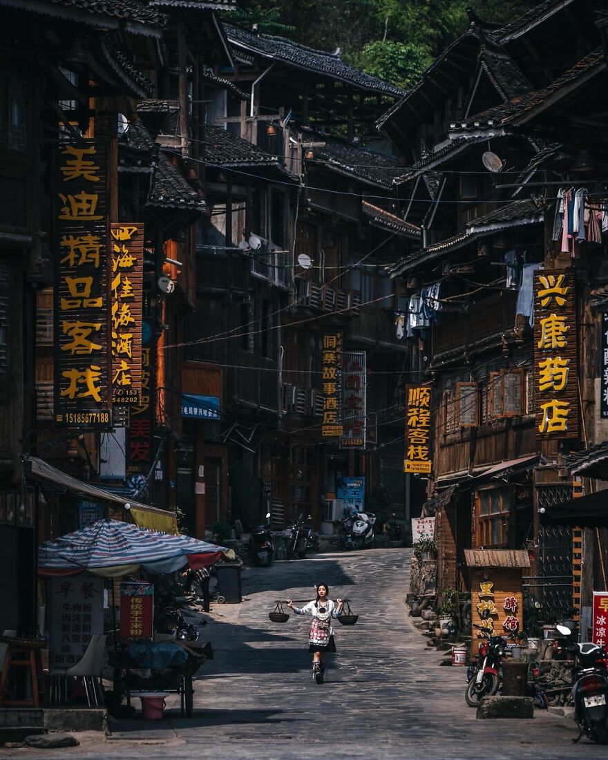 The Photographer Takes Pictures Of Everyday Asia That Our Eyes Would Hardly See