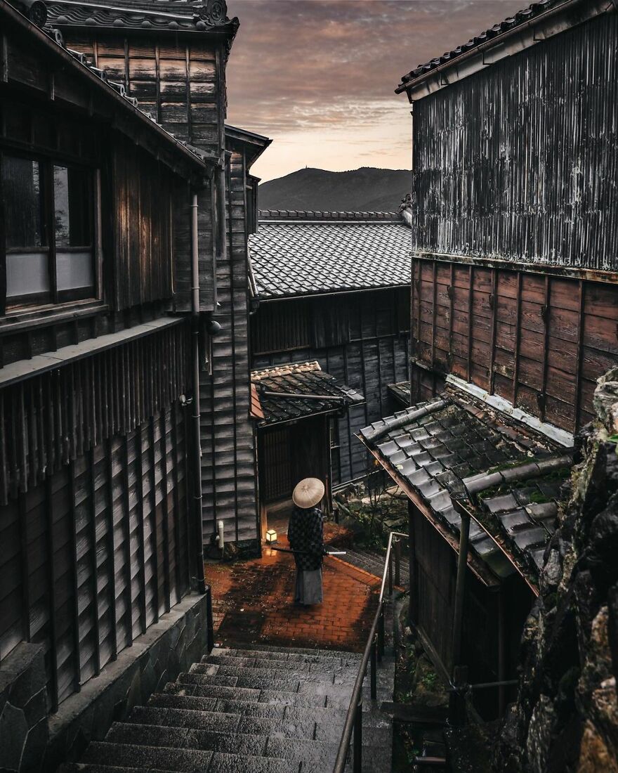 The Photographer Takes Pictures Of Everyday Asia That Our Eyes Would Hardly See