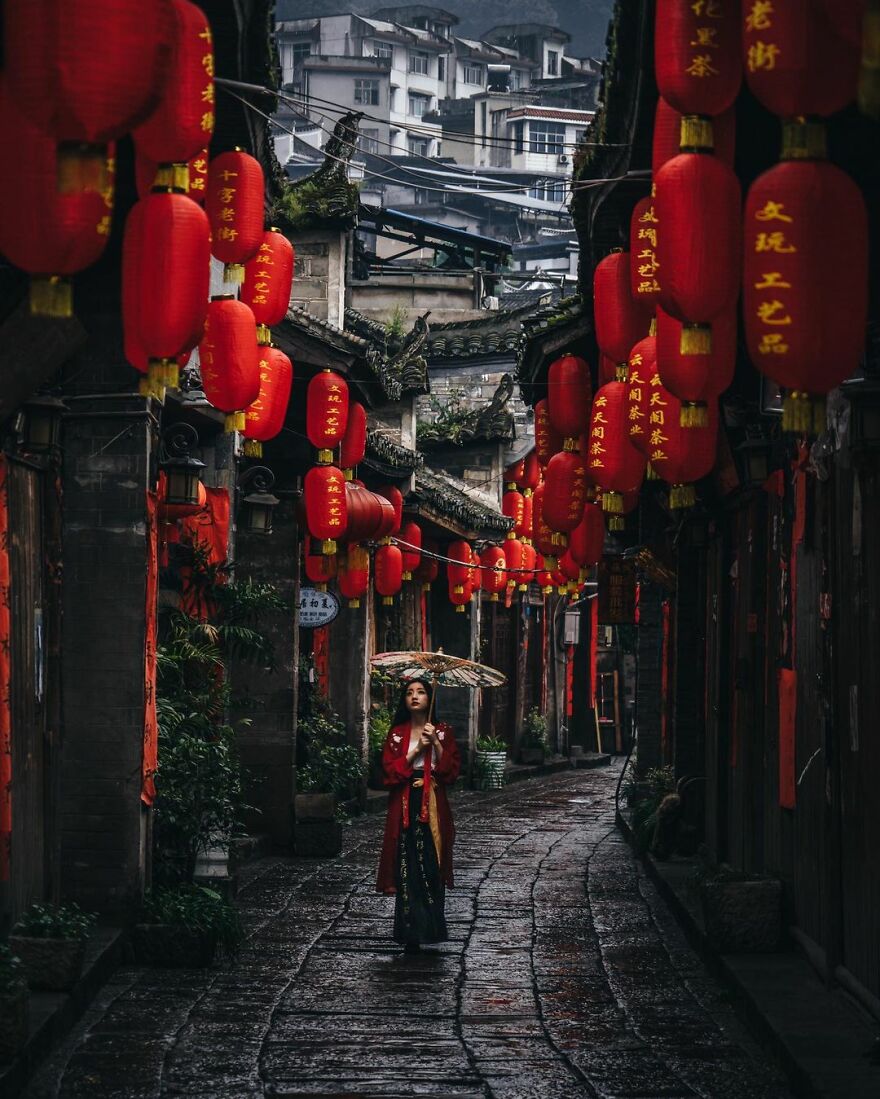 The Photographer Takes Pictures Of Everyday Asia That Our Eyes Would Hardly See