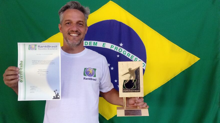 I'm A Brazilian That Creates The World's Smallest Canvases I'm A Brazilian That Creates The World's Smallest Canvases