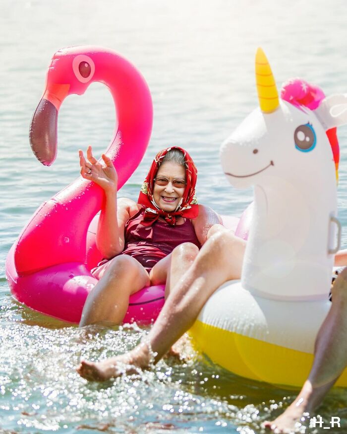 This Guy Uses Queen Elizabeth As Inspiration For His Hilarious Montages (66 Pics)