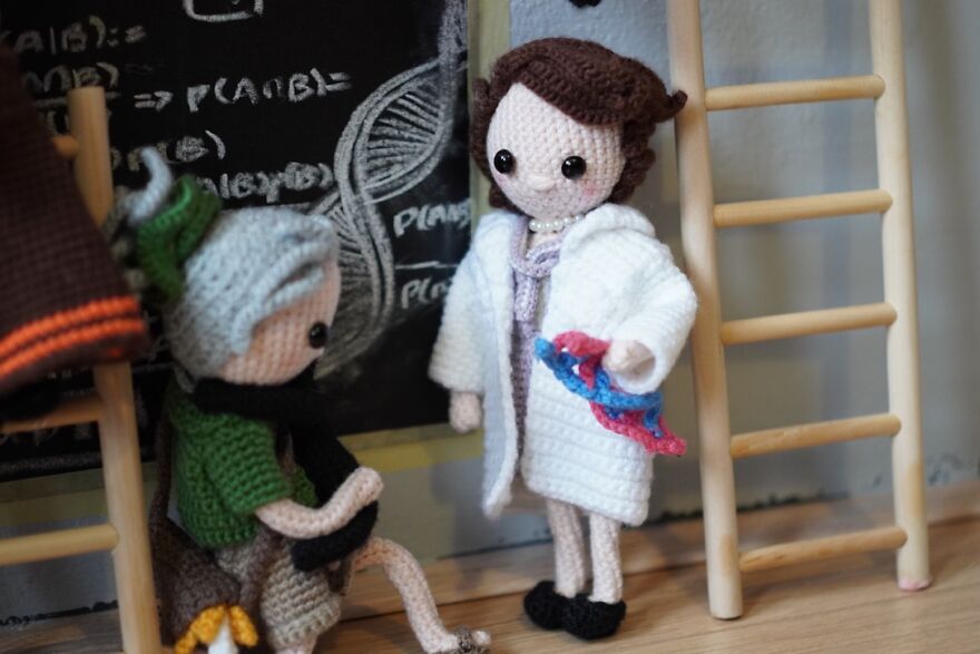 I Crochet Famous Women In Science To Create Role Models And Awareness