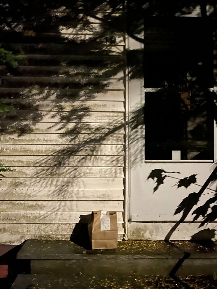 Twitter User Shared The Epic Picture A Food Delivery Person Took And Went Viral With People Tweaking It To Make It Even More Artsy