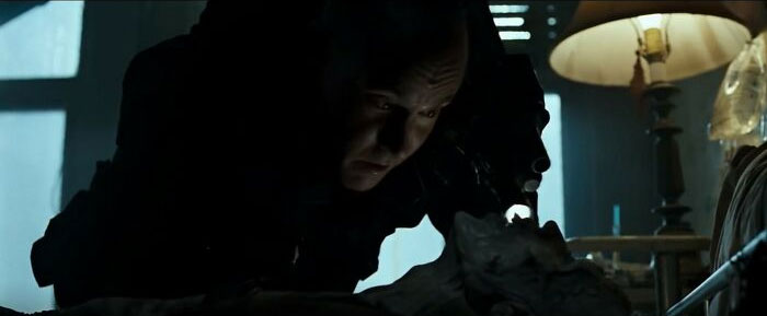 In Se7en [1996], Fincher Never Told John C. Mcginley That The Corpse Used For 'Sloth' Was Actually A Living Actor In Heavy Makeup. Mcginley's Character's Initial Shock When 'Sloth' Wakes In The Movie Was In Fact Mcginley's Genuine Surprise From The First Take