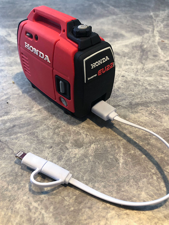 USB Power Bank Disguised As A Mini Generator