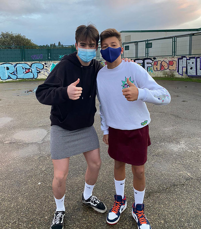 Male Teachers Are Wearing Skirts To Class In Order To Protest This Student Getting Expelled Over It Male Teachers Are Wearing Skirts To Class In Order To Protest This Student Getting Expelled Over It