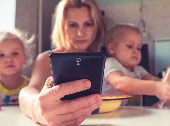 Viral Thread Has People Admitting What Things They Secretly Judge Others For (40 Comments)