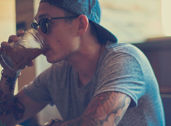 Viral Thread Has People Admitting What Things They Secretly Judge Others For (40 Comments)