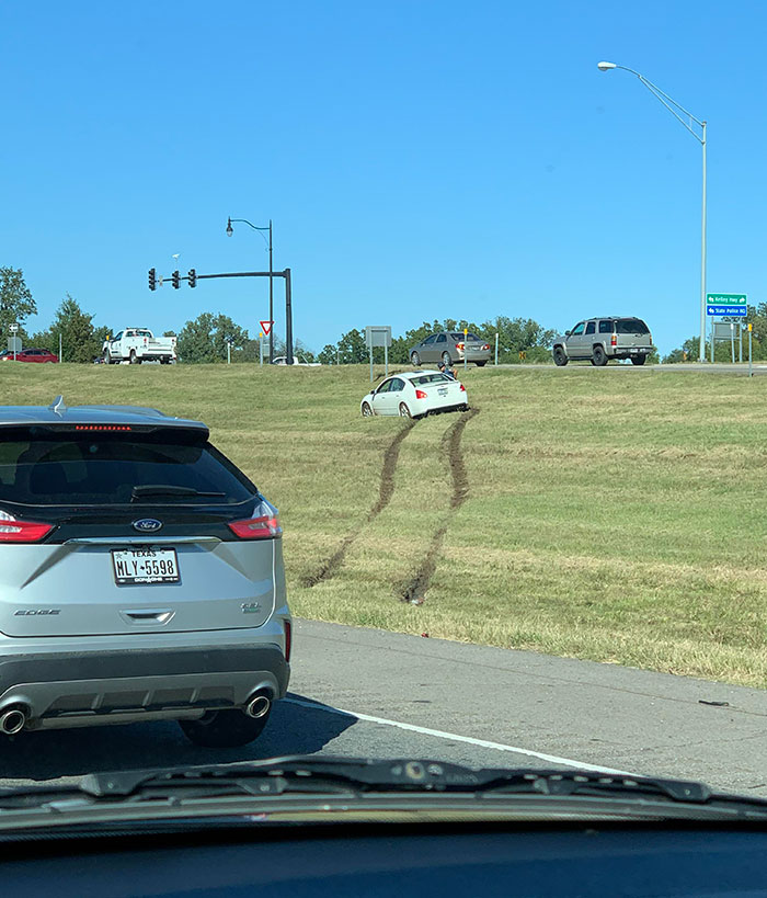 Idiot Didn’t Want To Wait In Traffic And Thought They’d Take A Shortcut And Got Stuck. Karma Sucks