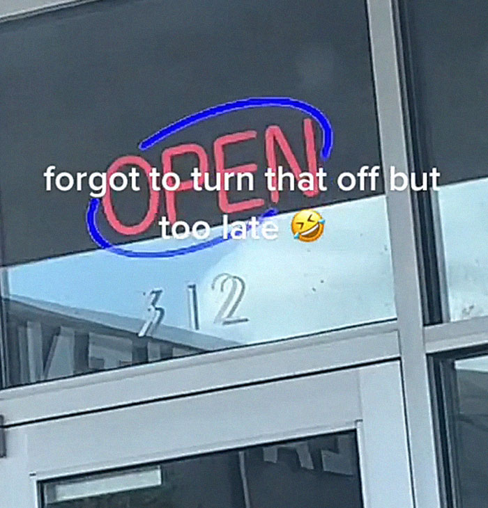 &ldquo;I Don&rsquo;t Work For Free&rdquo;: Employee Posts How She Quit Her Toxic Job, Causes Internet Drama