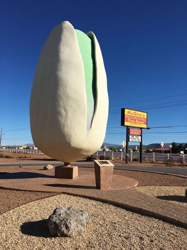 worlds-largest-pistachio-and-sign-60c83d676650b.jpg