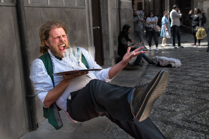 Guy Publicly Shames Wife’s Friend For Being Rude To A Waitress, Asks Online If He Went Too Far Guy Publicly Shames Wife’s Friend For Being Rude To A Waitress, Asks Online If He Went Too Far