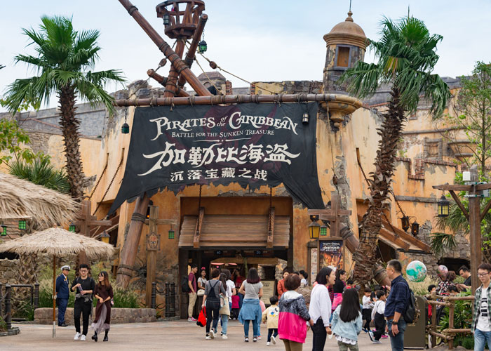 30 Of The Spiciest Work Secrets Shared By Former Disney Theme Park Employees