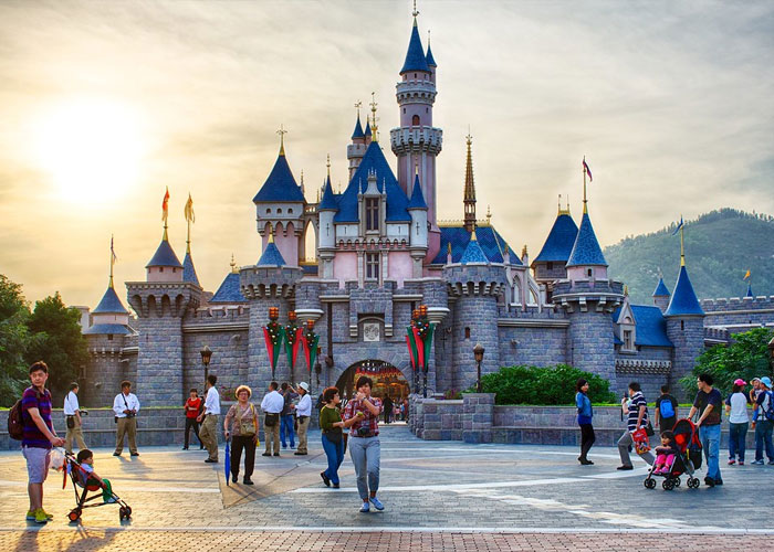 30 Of The Spiciest Work Secrets Shared By Former Disney Theme Park Employees