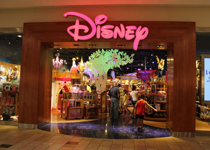 30 Of The Spiciest Work Secrets Shared By Former Disney Theme Park Employees