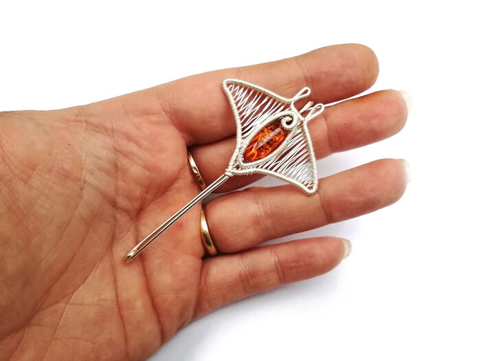 I Love Wirework. Pins, Jewelry, Sculptures And More.