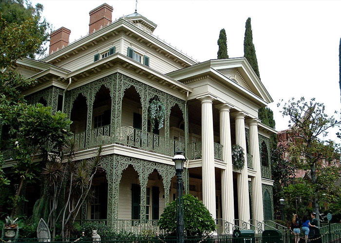 30 Of The Spiciest Work Secrets Shared By Former Disney Theme Park Employees