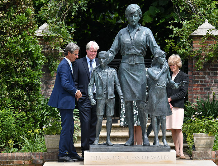 On Princess Diana’s 60th Birthday, Her Sons Prince Harry And Prince William Honored Their Mother By Unveiling Her Statue Despite Tensions Between Them On Princess Diana’s 60th Birthday, Her Sons Prince Harry And Prince William Honored Their Mother By Unveiling Her Statue Despite Tensions Between Them