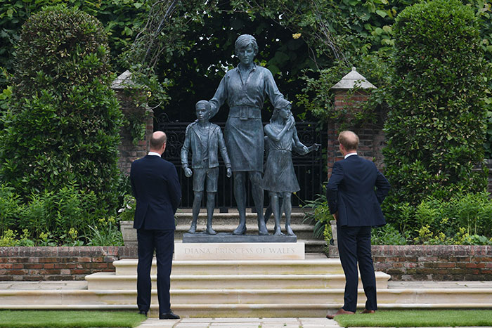 On Princess Diana’s 60th Birthday, Her Sons Prince Harry And Prince William Honored Their Mother By Unveiling Her Statue Despite Tensions Between Them