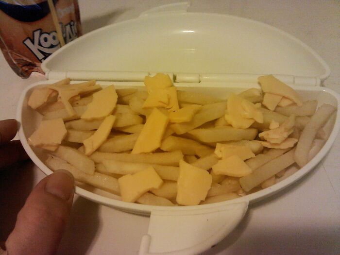 In This Hospital In Ontario, When They Say "Fresh Poutine", They Really Mean "Frozen Fries Topped With Demolished Cheese Slices"