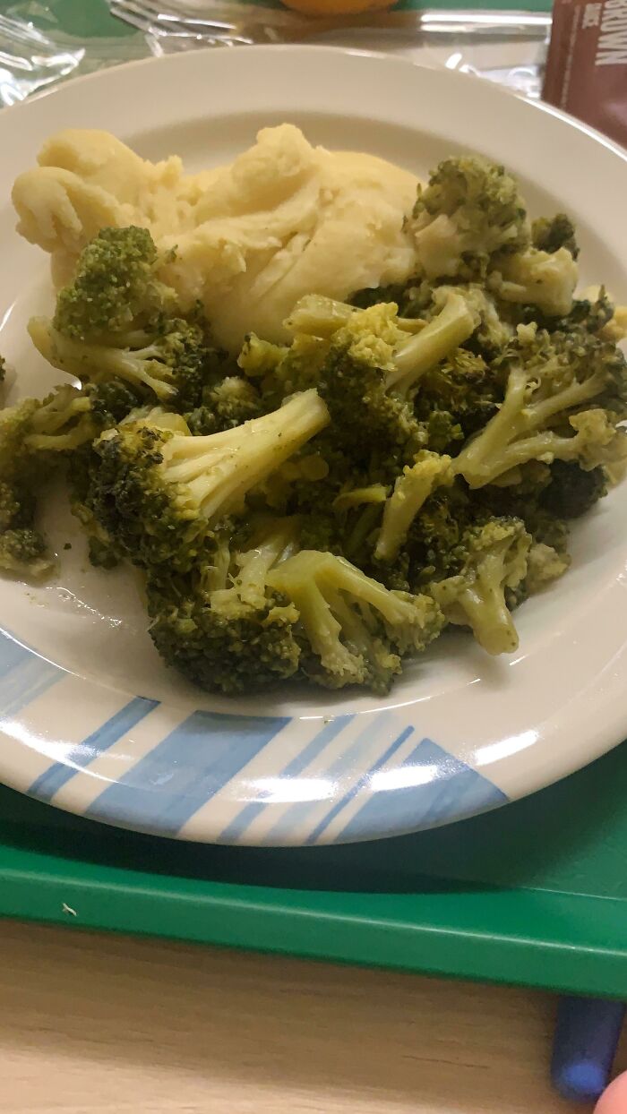 I've Been Nil By Mouth For 48 Hours In UK Hospital Due To Surgery - This Was My First Meal - The "Vegan Option"