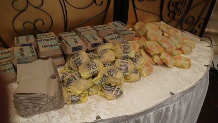 I Went To My Friends Really Fancy Wedding That Also Had This Table