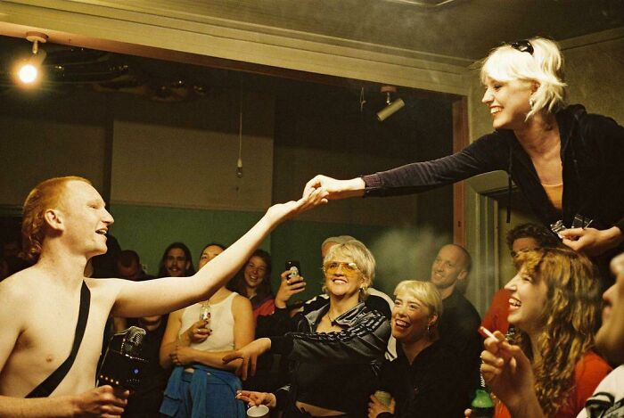 Gus And Amy Of Amyl And The Sniffers Taken By Jamie Wdziekonski