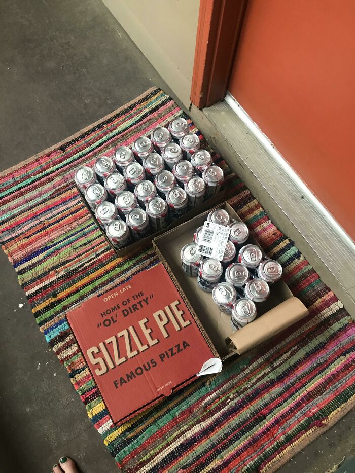 Ordered A 6pack And A Pizza. Got A 6-6pack And A Pizza