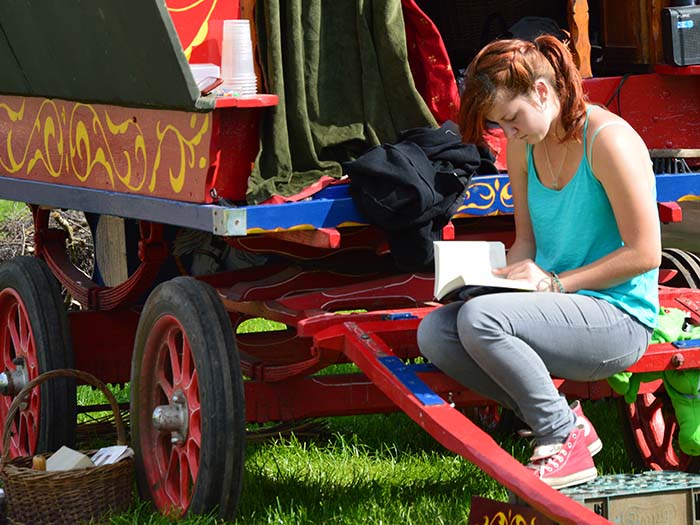 “I Am The Chosen One But I Hate It”: People In This Online Group Share 30 Of The Most Annoying Book Tropes