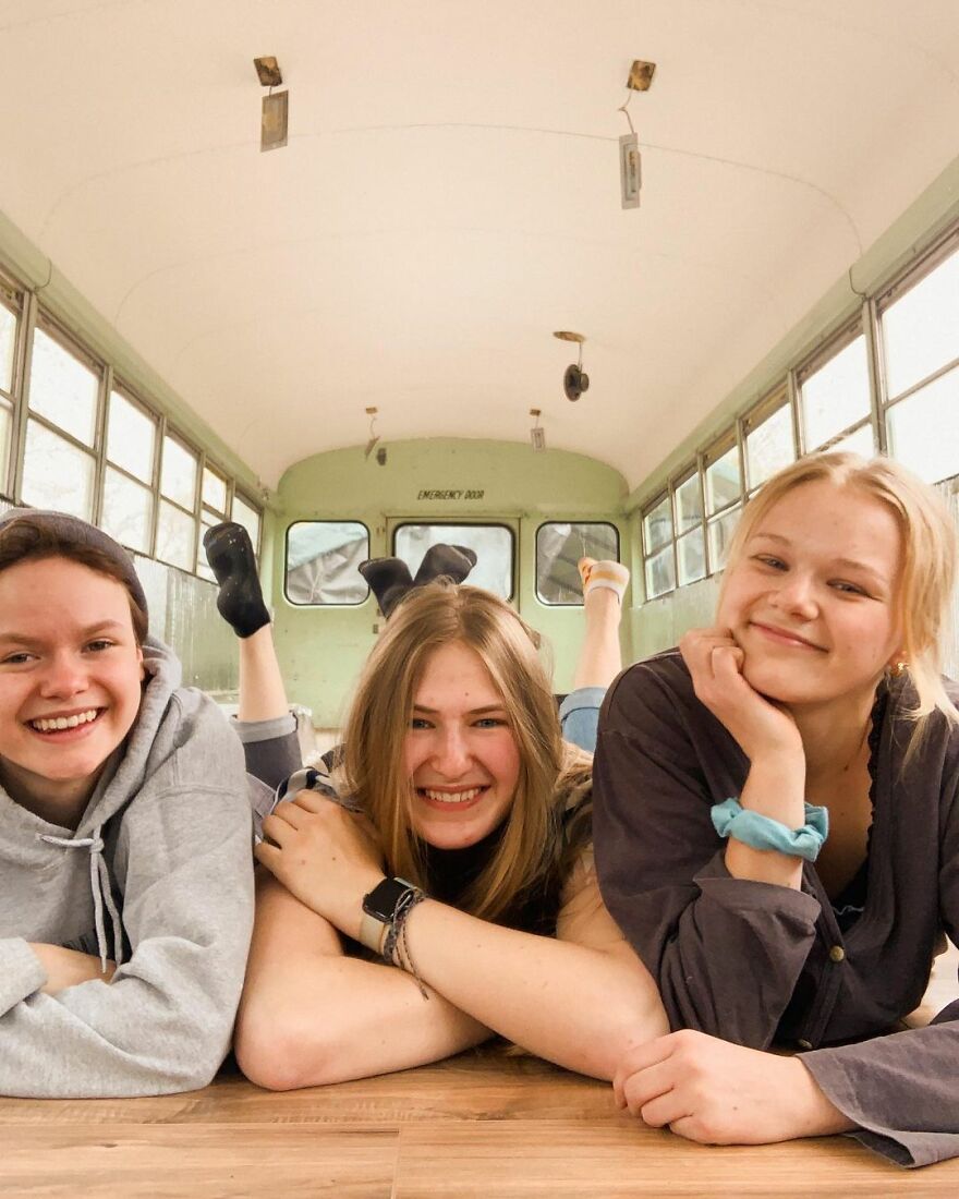 After They Found Out They Were Dating The Same Guy, These Three Girls Renovated A Bus And Traveled Together After They Found Out They Were Dating The Same Guy, These Three Girls Renovated A Bus And Traveled Together