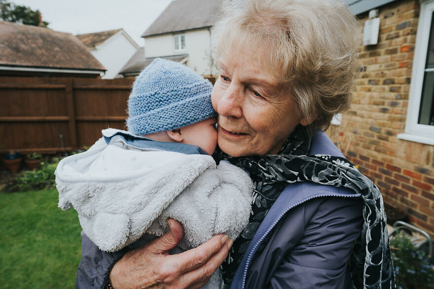 Here Are My Photographs Of Families Meeting Their Lockdown Babies Here Are My Photographs Of Families Meeting Their Lockdown Babies