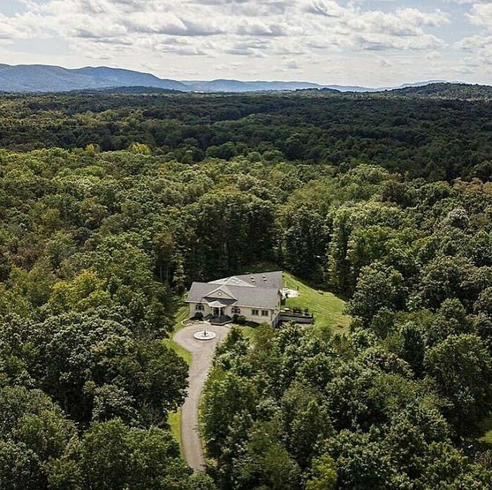 I Genuinely Dig This House 126 Old Hopewell Rd., Wappingers Falls, New York