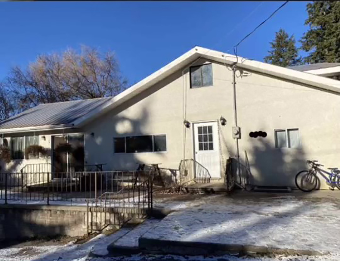 Guy Shares What It's Like Living With 27 Moms And 150 Siblings Guy Shares What It's Like Living With 27 Moms And 150 Siblings