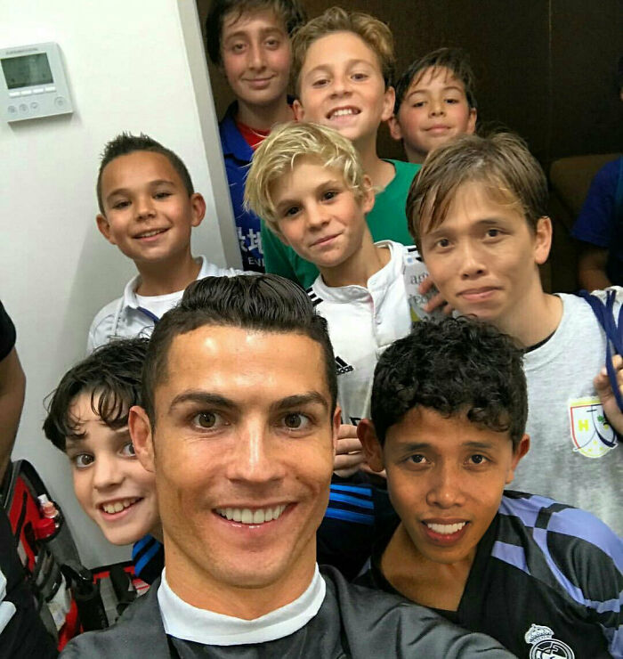 The Amazing Digital Skills Of This Vietnamese Make Him Stand Next To Any Celebrity (60 Pics)