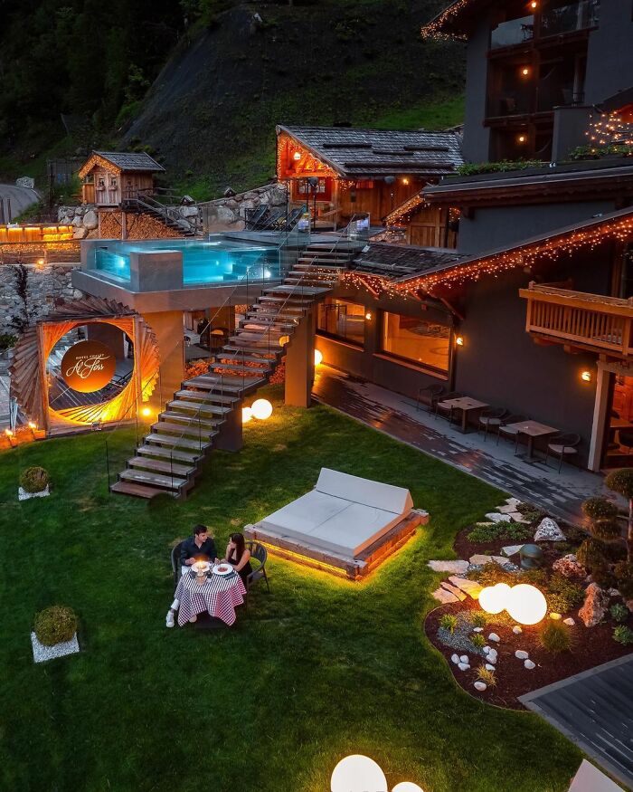 This Photographer Takes Fascinating Pictures Of The Places He Traveled Around The World