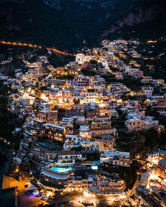 This Photographer Takes Fascinating Pictures Of The Places He Traveled Around The World