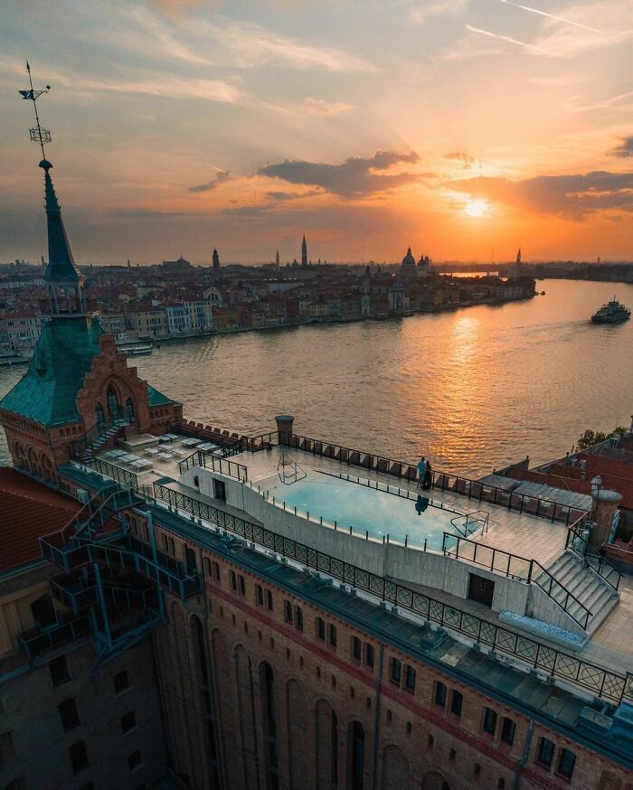 This Photographer Takes Fascinating Pictures Of The Places He Traveled Around The World