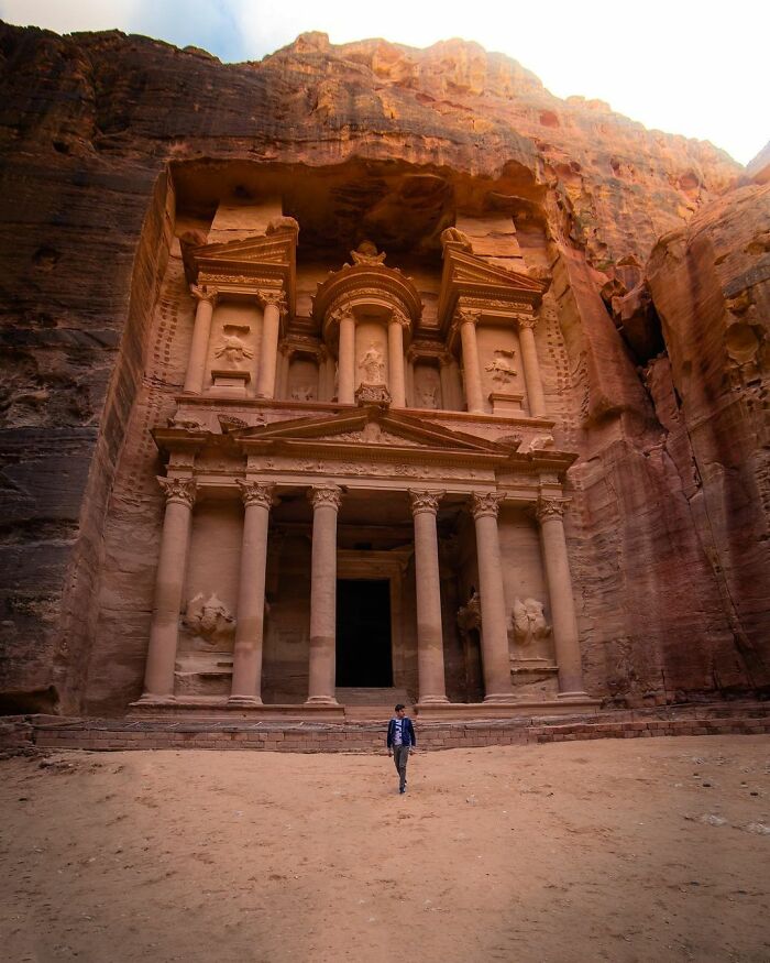 This Photographer Takes Fascinating Pictures Of The Places He Traveled Around The World