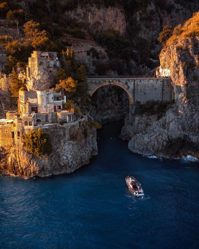 This Photographer Takes Fascinating Pictures Of The Places He Traveled Around The World