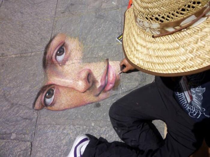 Using The Street As A Canvas, The Artist Makes Incredibly Realistic Drawings With Chalk